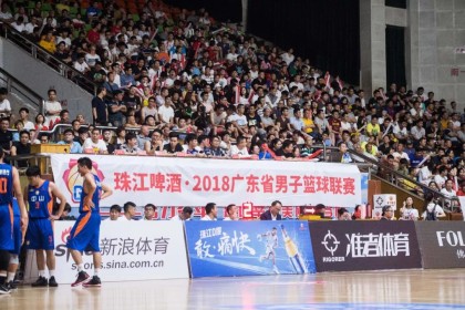  德甲重启观众入场，各队主场氛围火爆  
