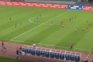 2 多特蒙德绝杀法兰克福登顶积分榜  